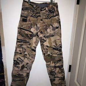 Women's under armour mid season rut windproof pants size 2 hunting